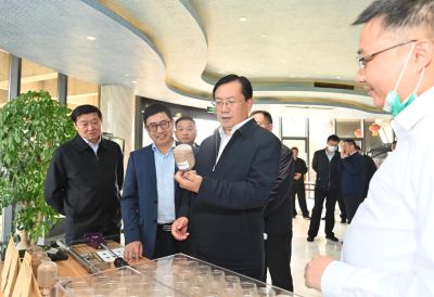 武汉市委书记王忠林一行莅临富邦股份、禾大科技调研指导
