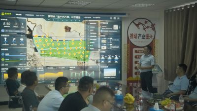 中科院院士、武汉大学教授朱玉贤一行考察禾大科技博乐“四个百万亩”示范基地
