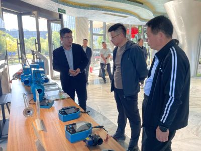 鄂尔多斯市乌审旗水利局副局长张培一行莅临禾大科技考察交流